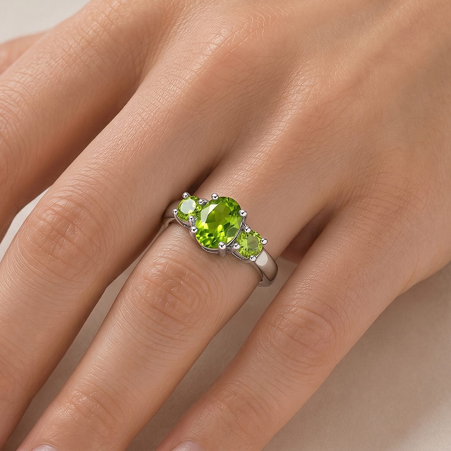 Hebei Peridot 1.65 ctw Ring in Sterling Silver (Size 7.0)
