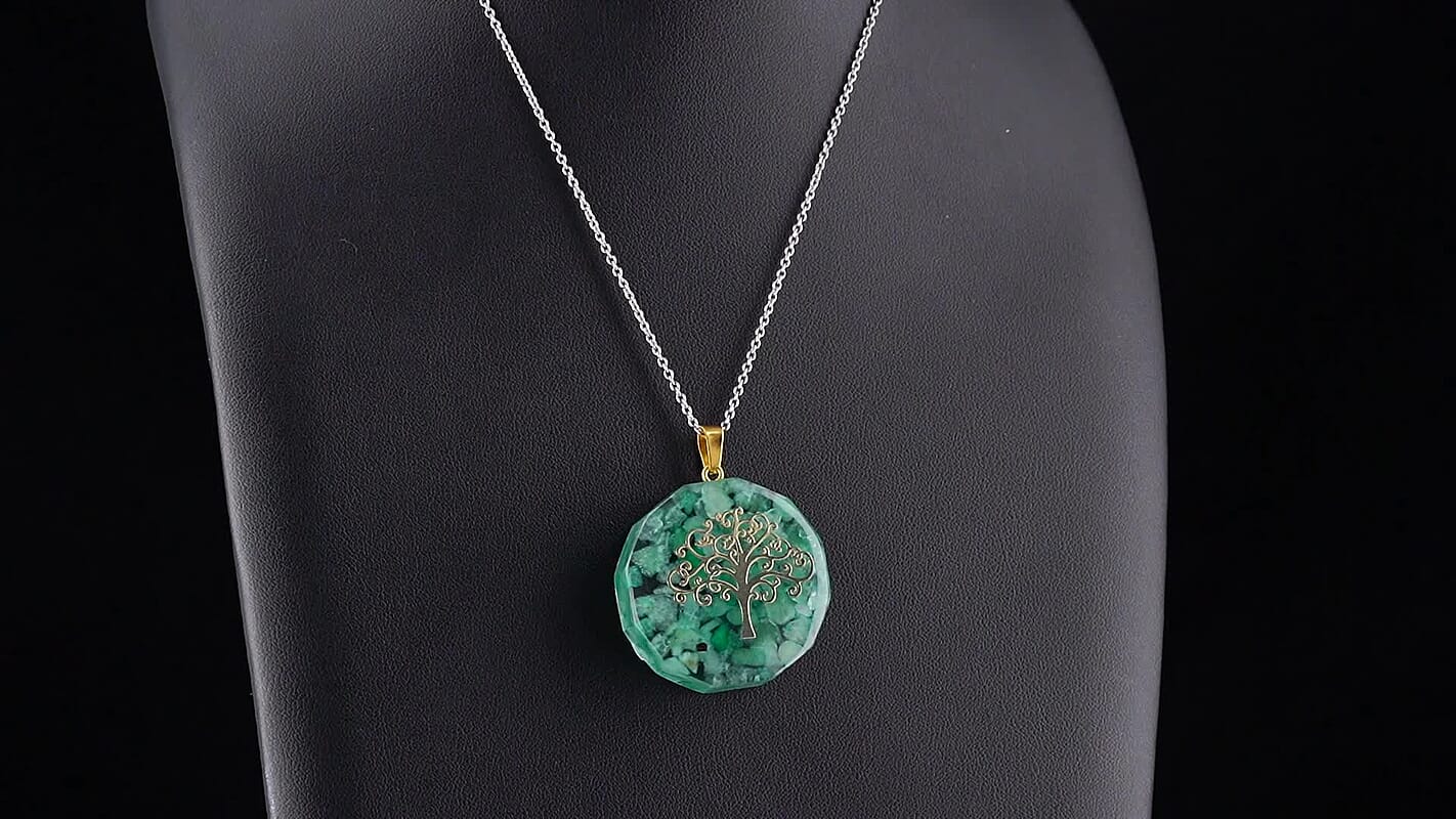 Green Aventurine Pendant in Goldtone with ION Plated YG Stainless Steel Necklace (20 Inches) 100.00 ctw