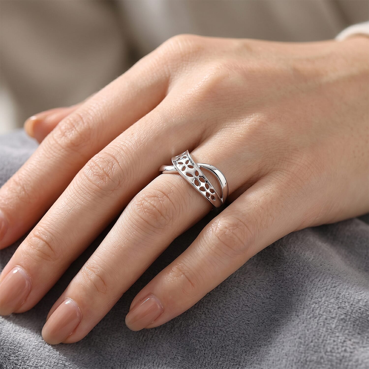 Crossover Ring in Sterling Silver (Size 8.0) 1.6 Grams