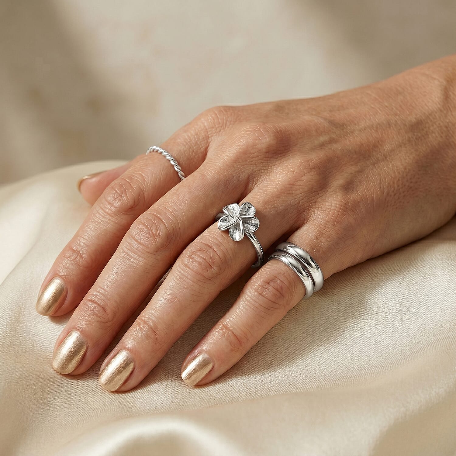 Flower Ring in Sterling Silver (Size 7.0) 1.27 Grams