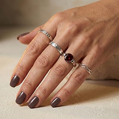 Red Garnet 1.30 ctw Solitaire Ring in Sterling Silver (Size 9.0)