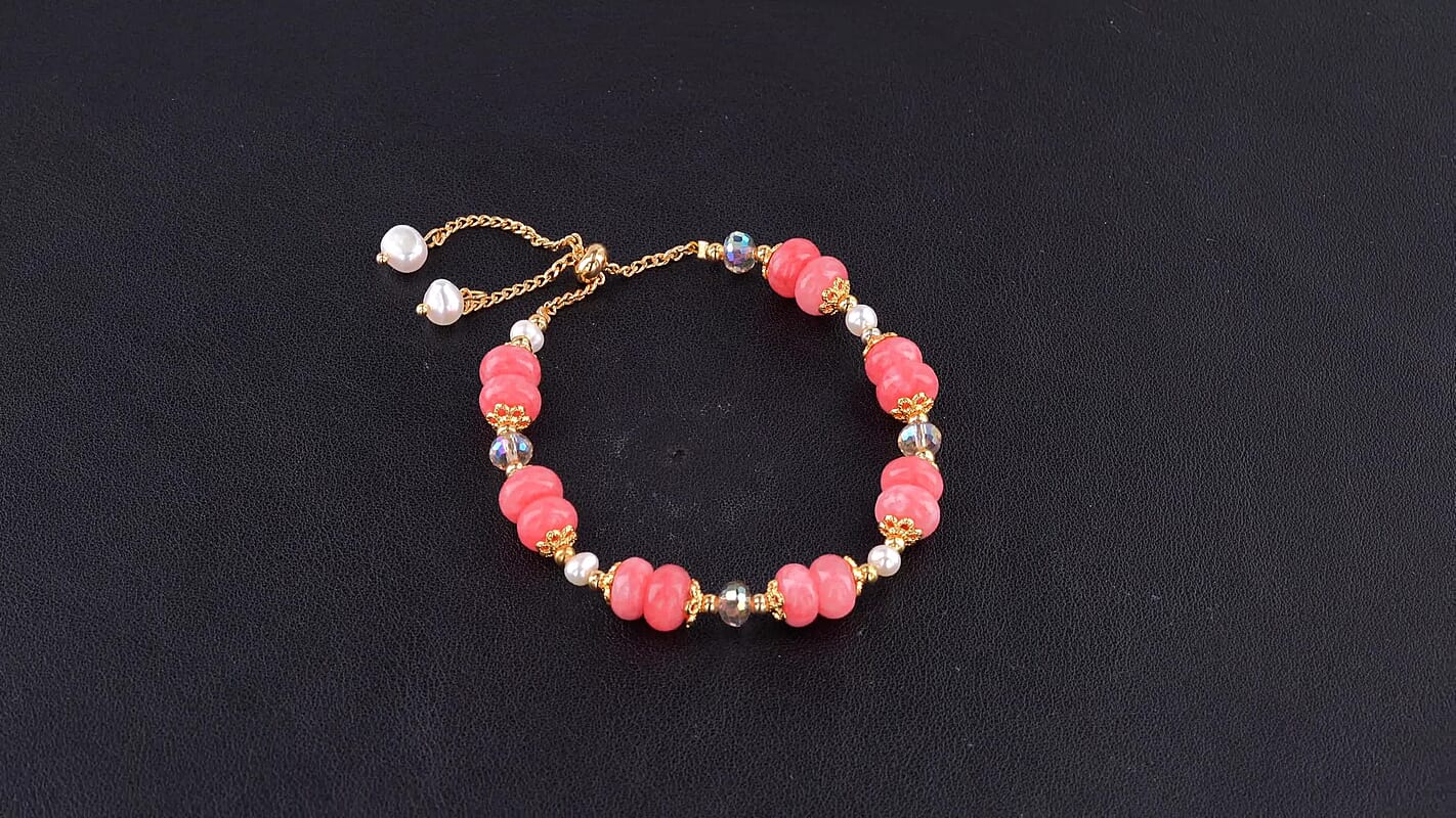 Strawberry Quartz, Freshwater Pearl Bracelet in Goldtone (6.00-9.00In) 40.00 ctw
