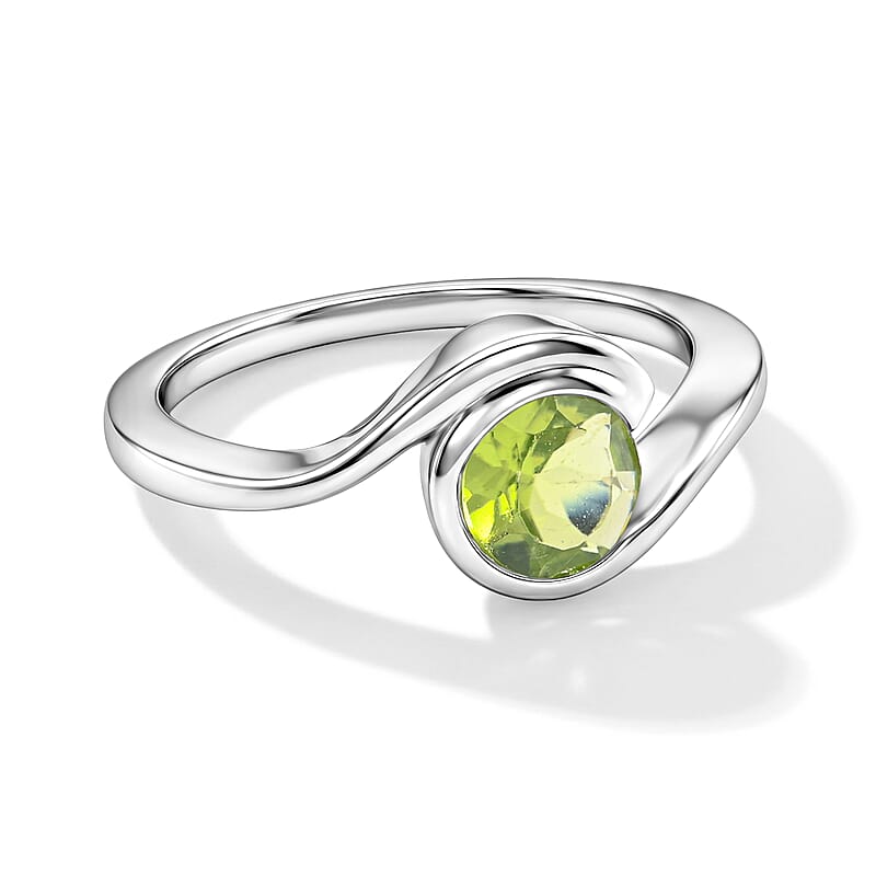 Hebei Peridot 0.80 ctw Solitaire Ring in Sterling Silver (Size 8.0)