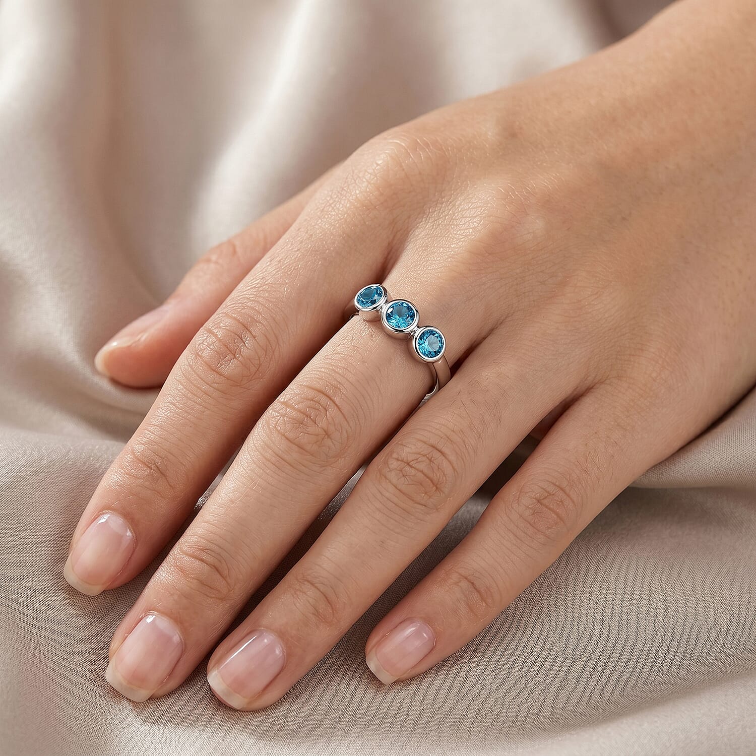 Teal Quartz 0.09 ctw 3 Stone Ring in Sterling Silver (Size 6.5)