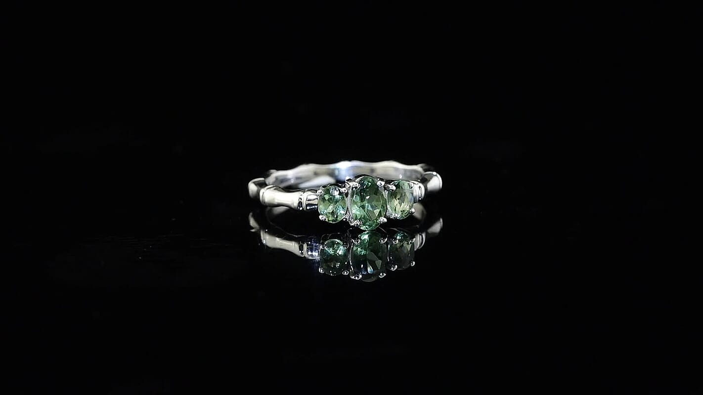 D''Joy Premium Tanzanian Natural Green Apatite Ring in Rhodium Over Sterling Silver (Size 7.0) 0.80 ctw