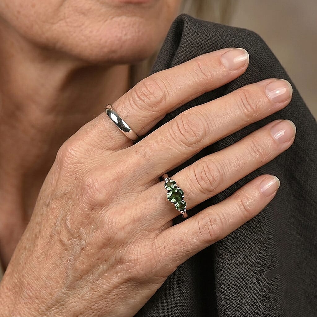 D'Joy Premium Natural Green Apatite 0.80 ctw Bamboo's Bloom Ring in Rhodium Over Sterling Silver (Size 5.0)