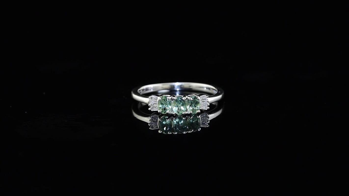 D''Joy Premium Tanzanian Natural Green Apatite, Diamond Ring in Rhodium Over Sterling Silver (Size 7.0) 0.65 ctw