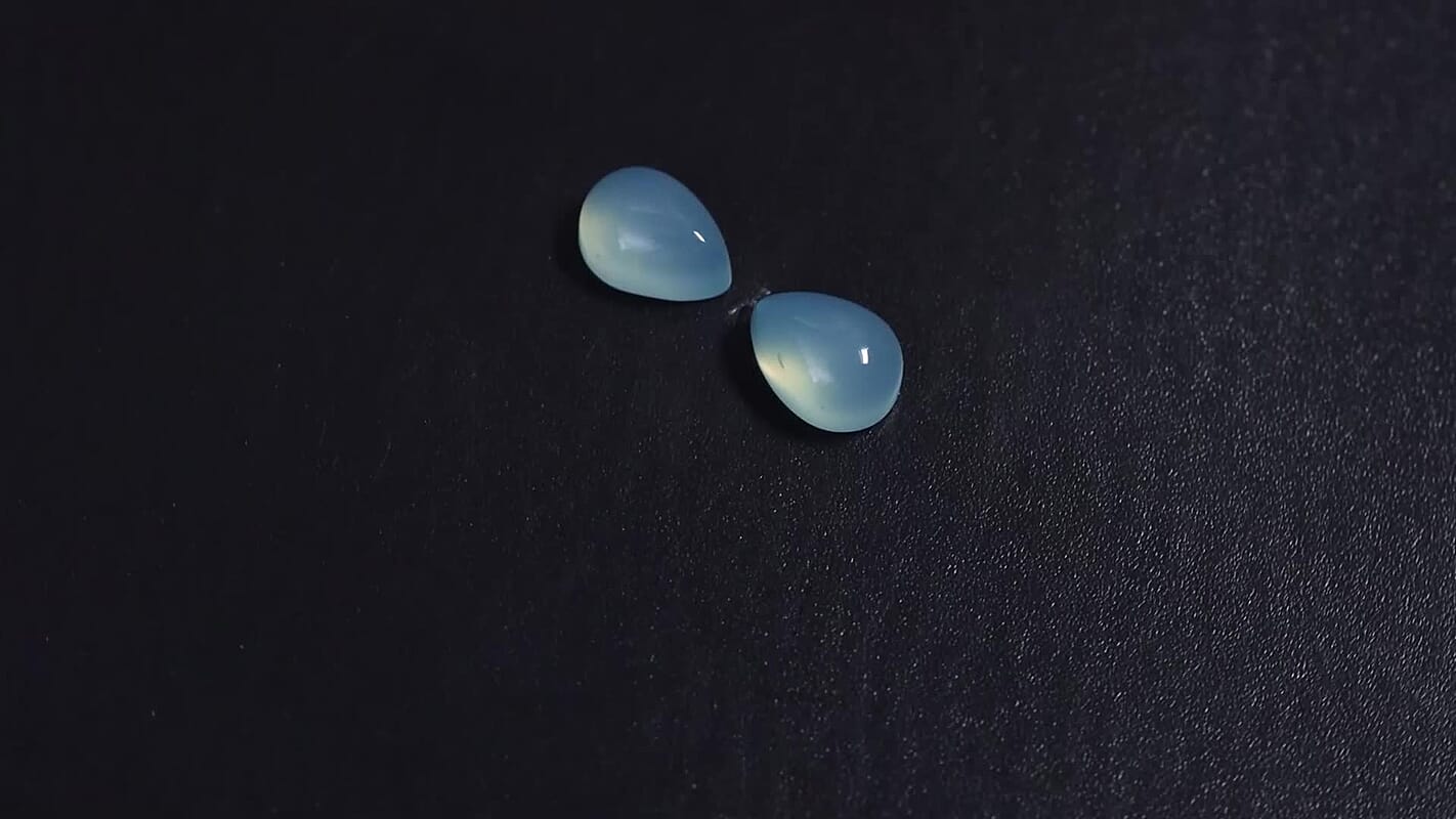 Blue Chalcedony Enhanced Set of 2 (Pear 7x5 mm) 1.78 ctw