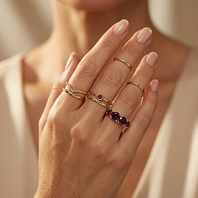 Garnet 0.65 ctw Ring in Sterling Silver (Size 7.0)