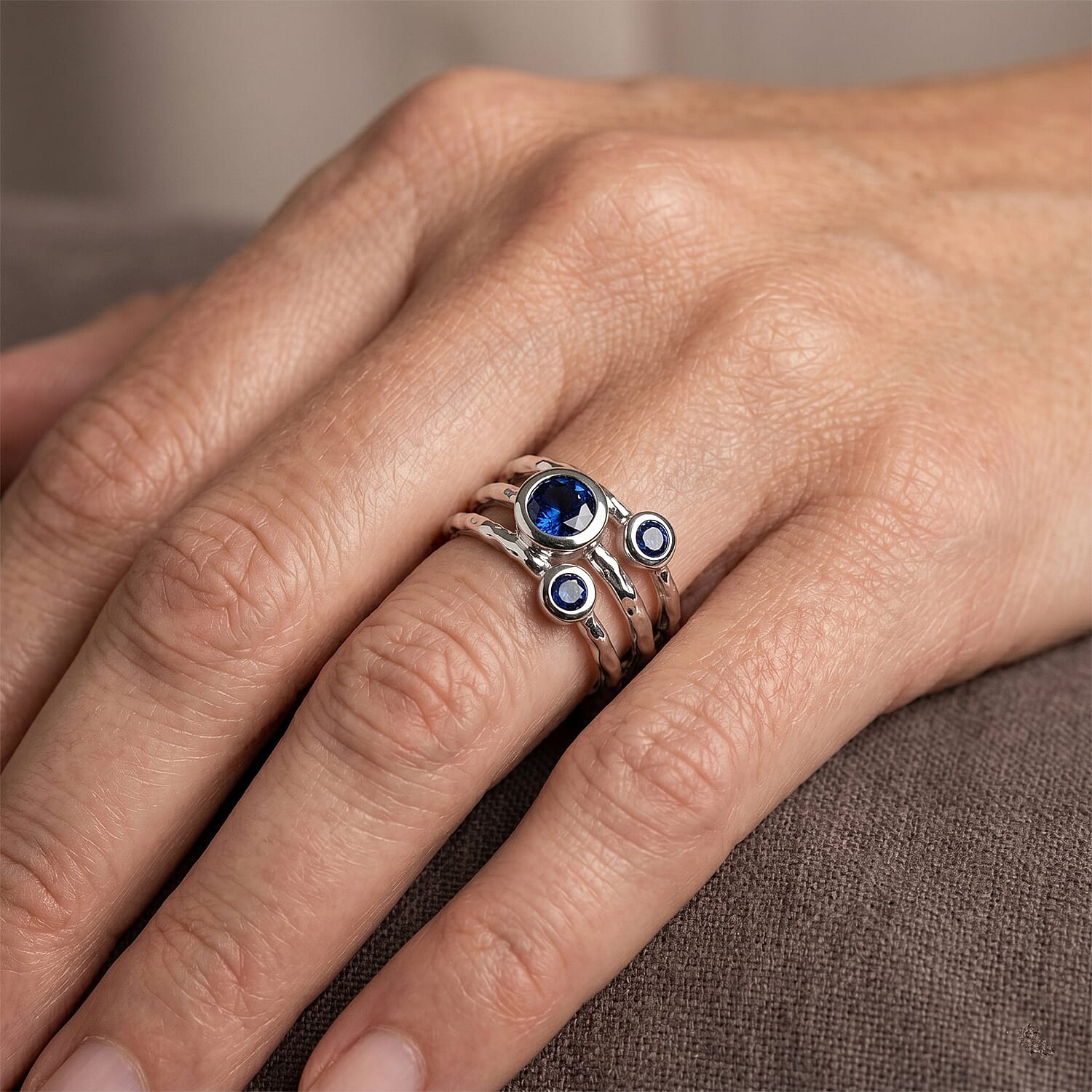 Blue Sapphire 0.15 ctw Ring in Sterling Silver (Size 7.0)
