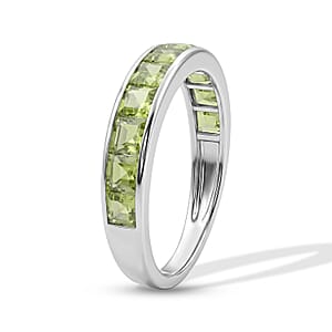 Hebei Peridot 0.65 ctw Ring in Sterling Silver (Size 7.0)