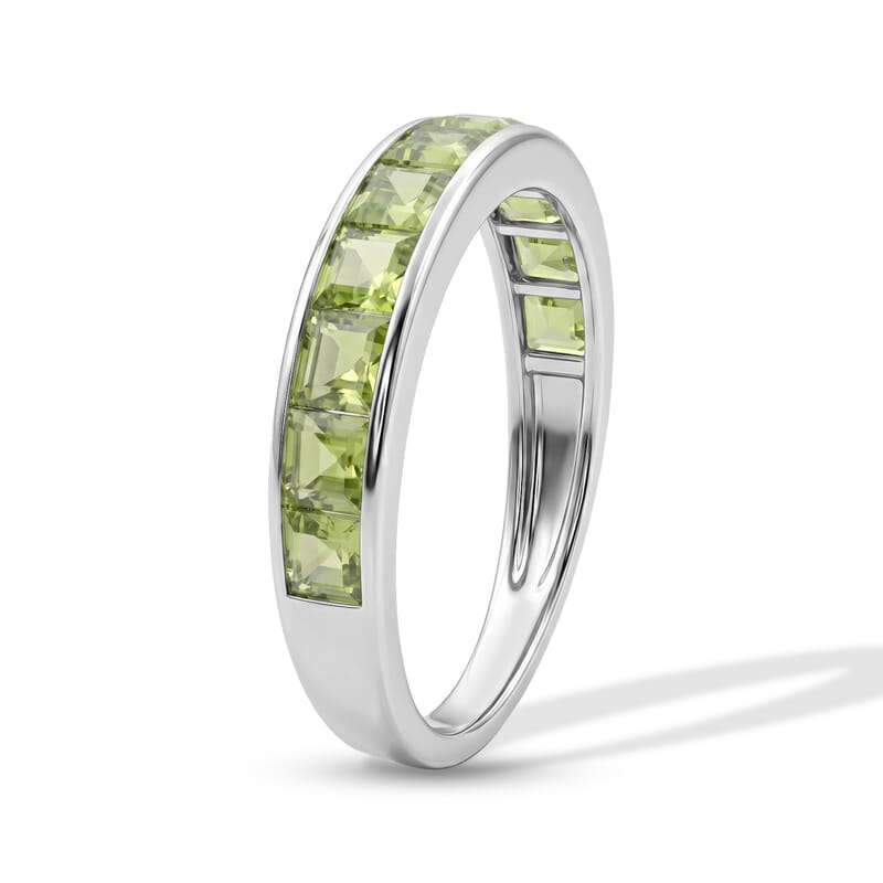 Hebei Peridot 0.65 ctw Ring in Sterling Silver (Size 7.0)