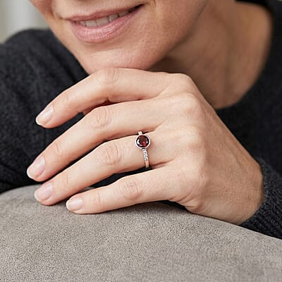 Mozambique Garnet and Simulated Diamond 0.65 ctw Ring in Sterling Silver (Size 7.0)