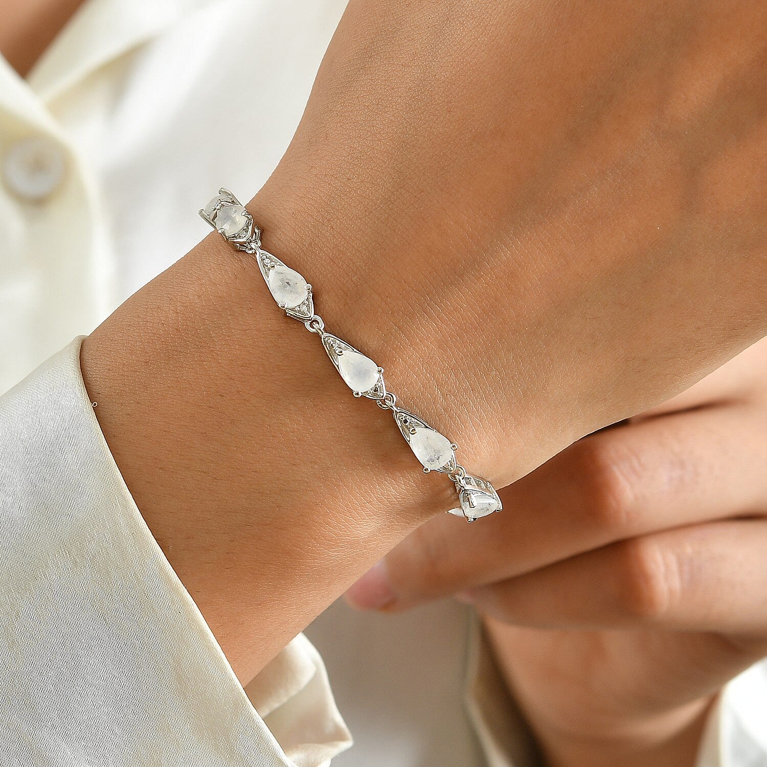 EverTrue Rainbow Moonstone 7.20 ctw Bracelet in Platinum Bond (7.25 In)