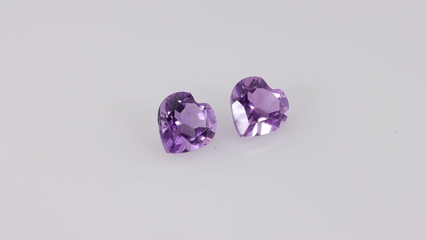 Bolivian Amethyst Set of 2 (Hrt 8 mm) 2.30 ctw