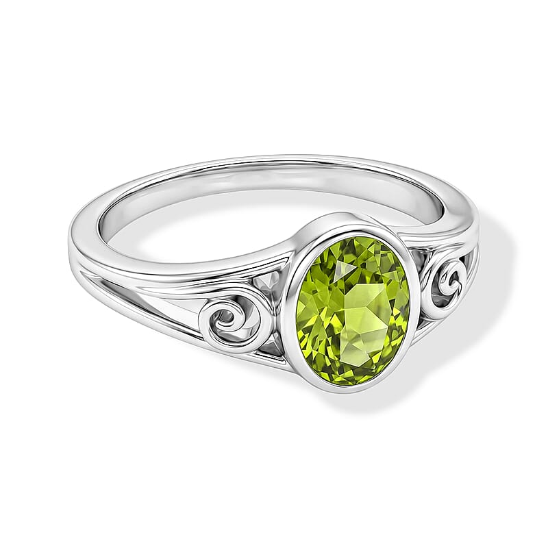 Peridot 1.30 ctw Oval Solitaire Ring in Sterling Silver (Size 5.0)