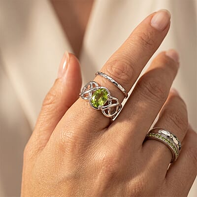 Peridot 2.06 ctw Oval Solitaire Ring in Sterling Silver (Size 6.0)