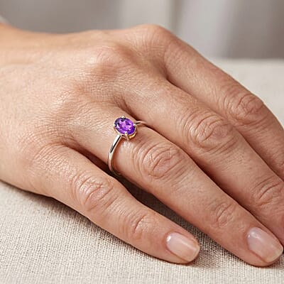 Amethyst 0.15 ctw Oval Solitair Ring in Sterling Silver (Size 9.0)