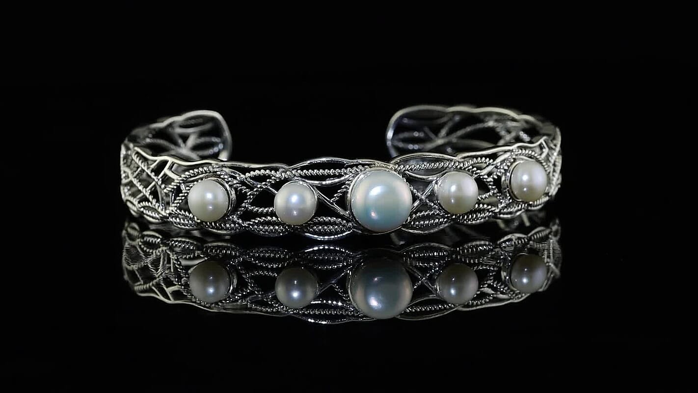 D''Joy Passport to Israel Freshwater Pearl Cuff Bracelet in Sterling Silver (7.25 In)