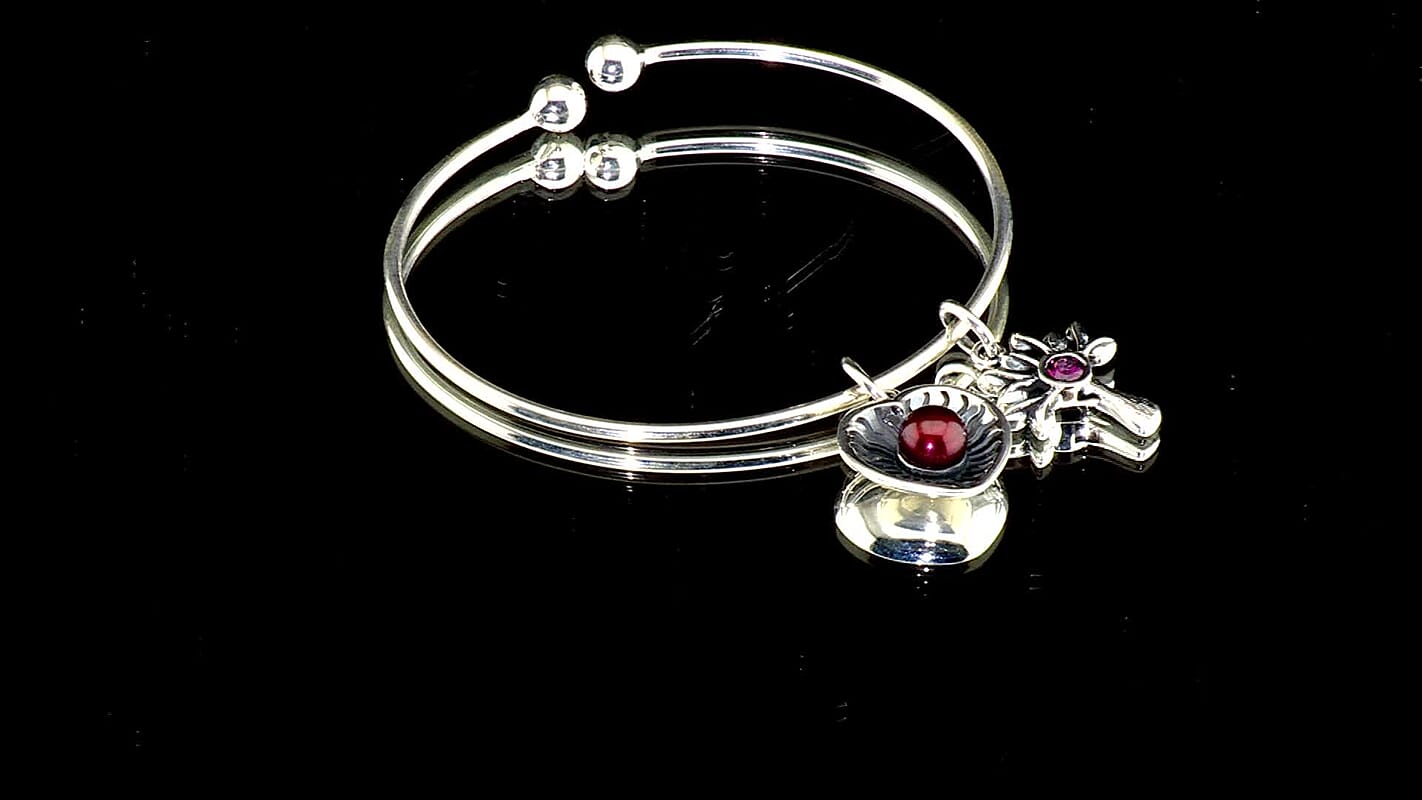 D''Joy Passport to Israel Artisan Crafted Red Freshwater Pearl, Premium Orissa Rhodolite Garnet Cuff Bracelet in Sterling Silver (7.25 In) 0.35 ctw