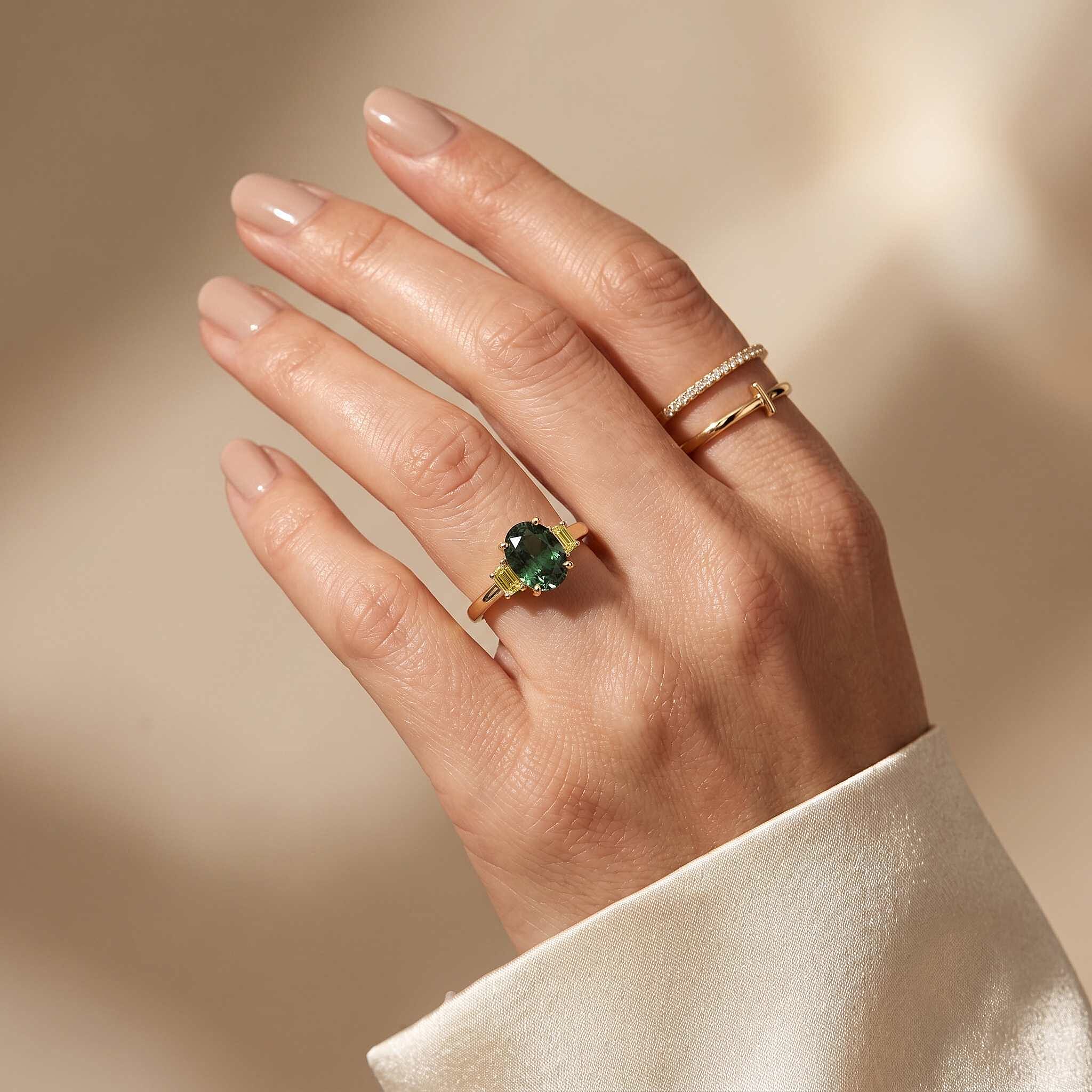 Premium Natural Green Apatite and Luxuriant Lab Grown Yellow Diamond E-F VS 3.30 ctw Ring in 10K Yellow Gold (Size  6.0)