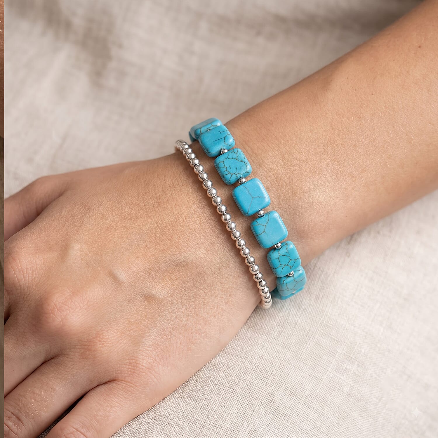 Blue Howlite 60.00 ctw Bracelet in Silvertone (7.50-9.25In)