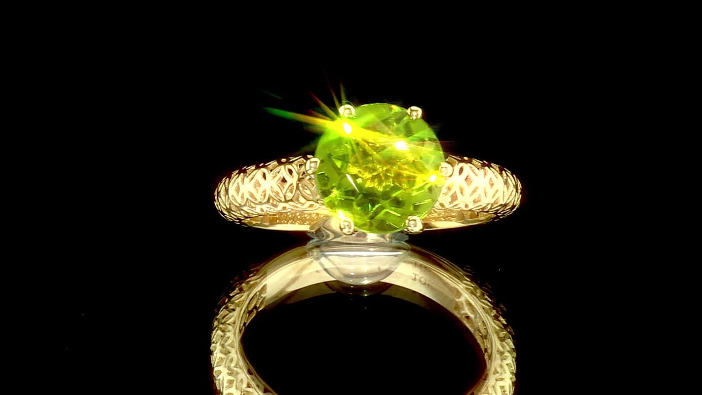 Premium Hebei Peridot 2.75 ctw Solitaire Ring in 10K Yellow Gold (Size 10.0)