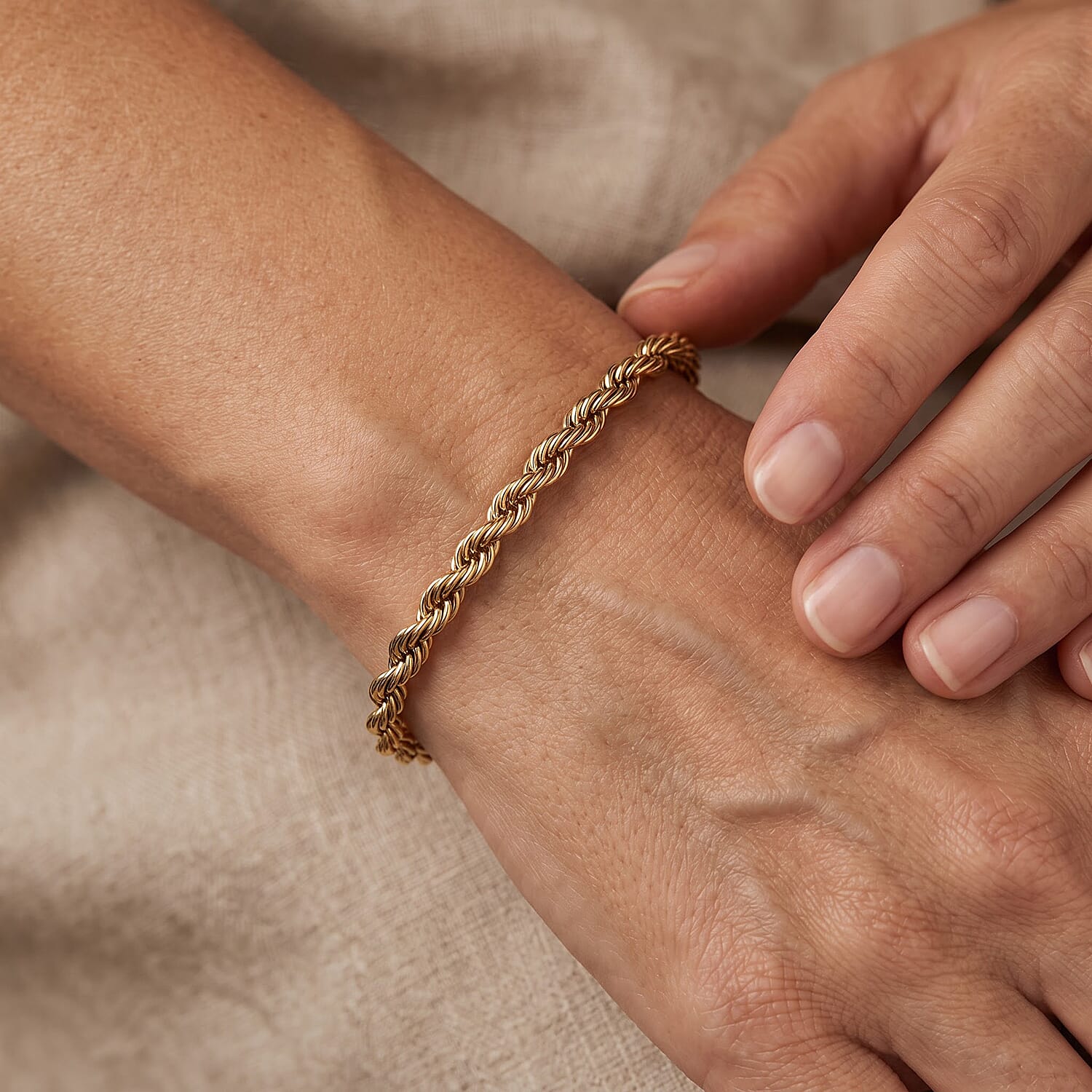 Twisted Rope Chain Bracelet in ION Plated YG Stainless Steel (7.50-9.50In)