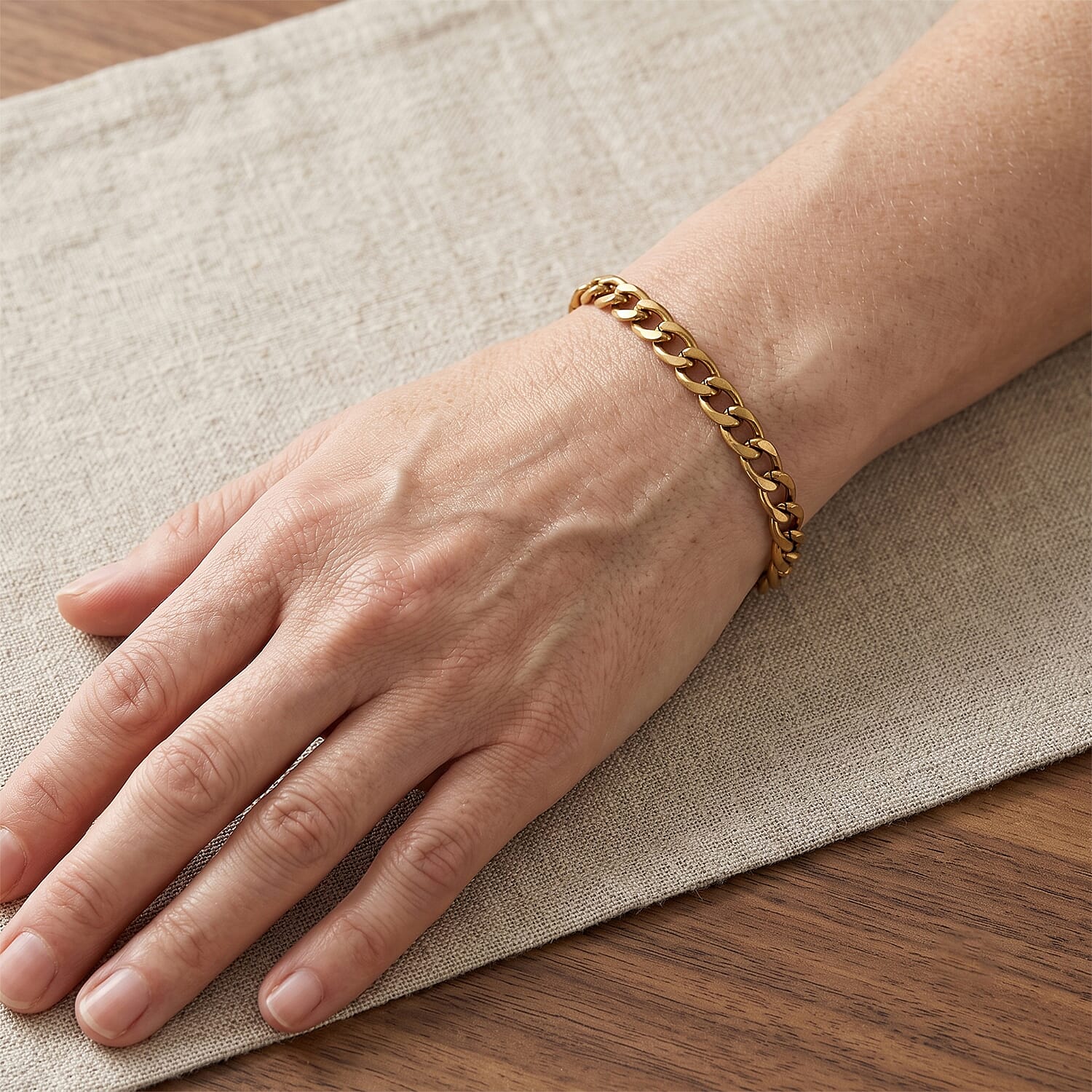 Classic Cuban Chain Bracelet in ION Plated YG Stainless Steel (7.50-9.50In)