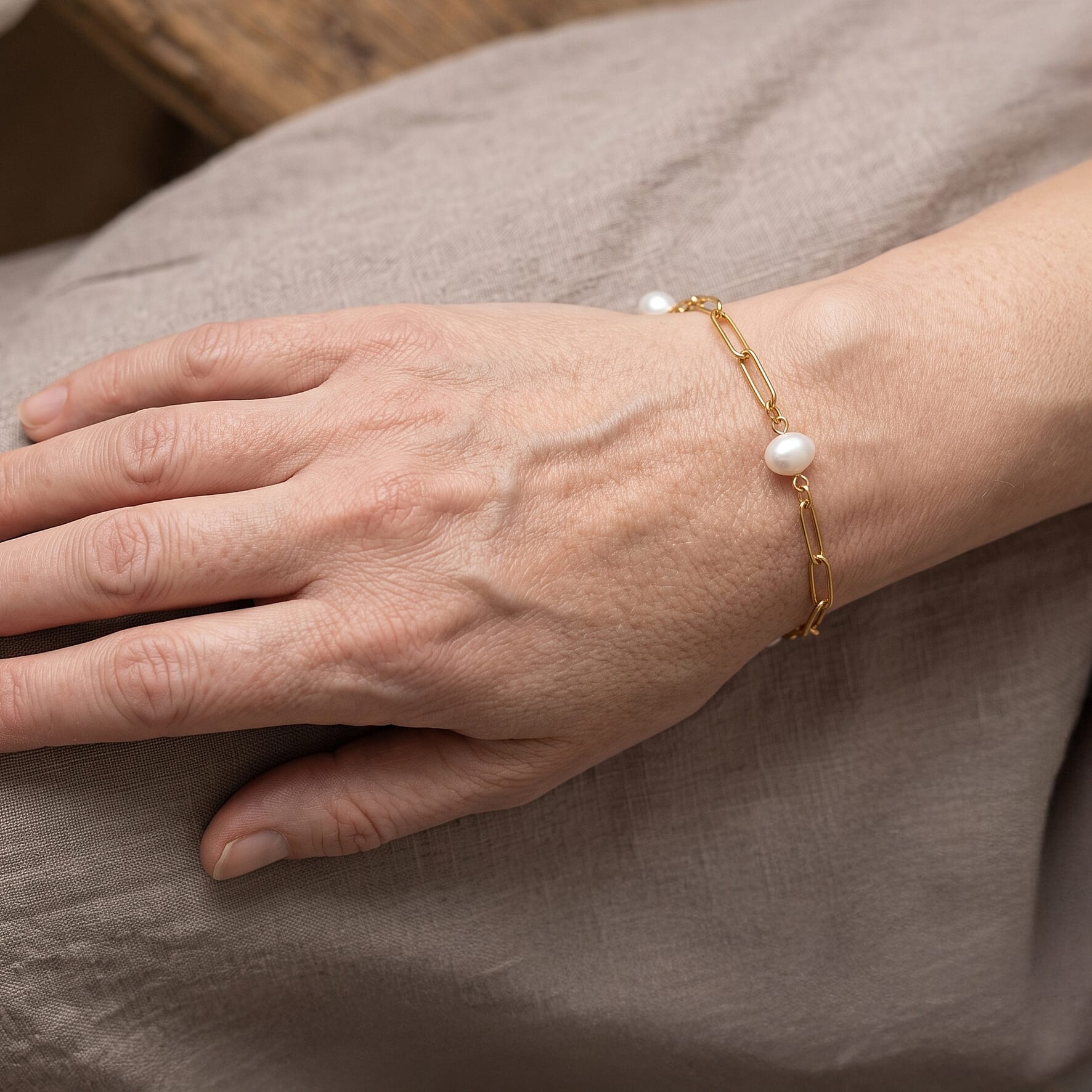 White Shell Pearl Bracelet in ION Plated YG Stainless Steel (7.50-9.50In)
