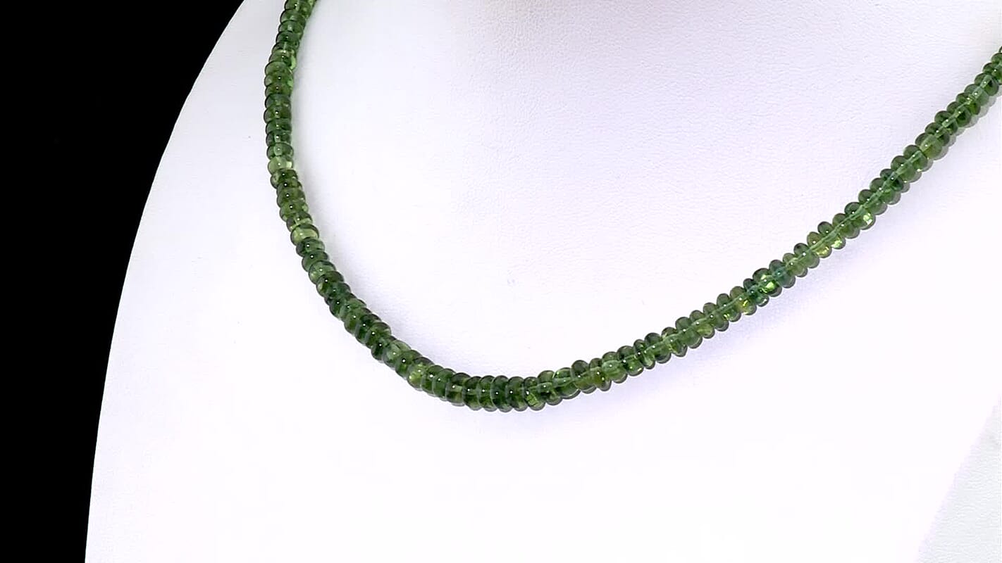 D''Joy Tanzanian Natural Green Apatite Beaded Necklace (18 Inches) in Rhodium Over Sterling Silver 88.00 ctw