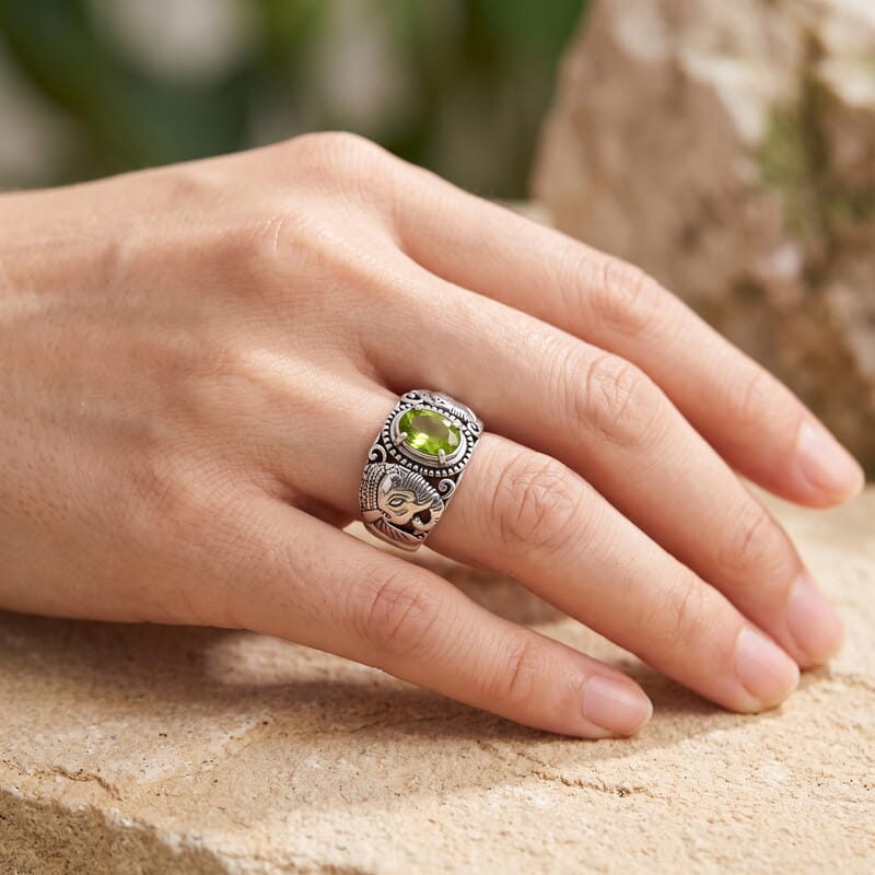 D'Joy Bali Legacy Hebei Peridot 1.25 ctw Elephant Ring in Sterling Silver (Size 5.0)