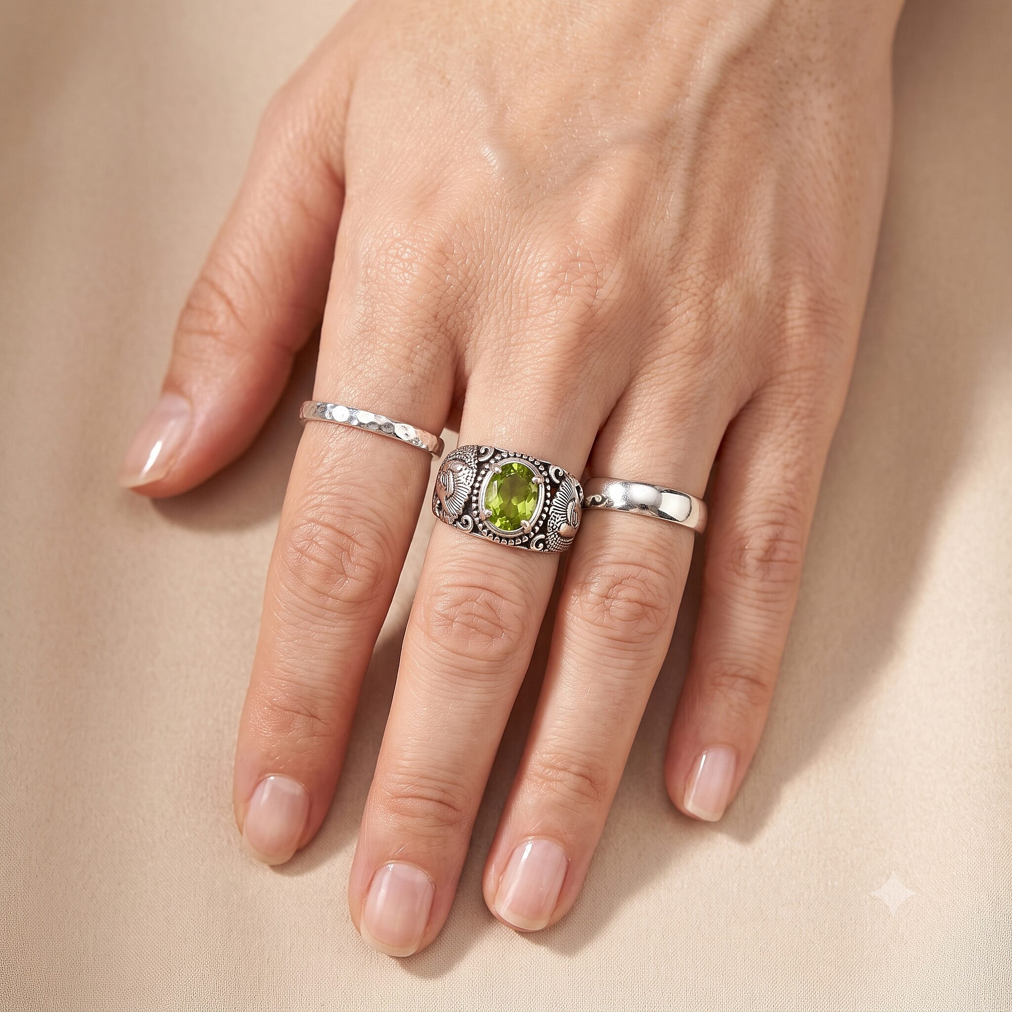 D'Joy Bali Legacy Hebei Peridot 1.25 ctw Elephant Ring in Sterling Silver (Size 5.0)