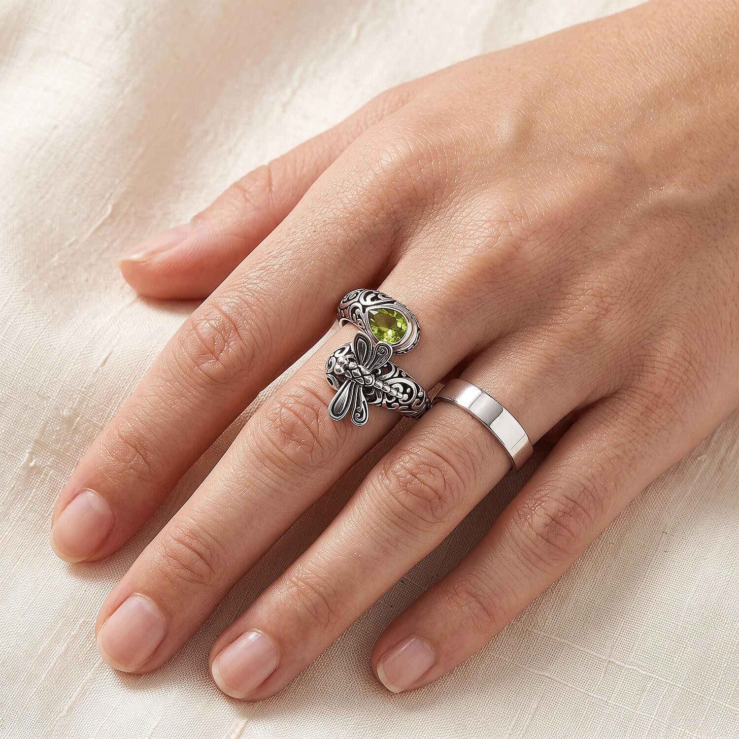 D'Joy Bali Legacy Hebei Peridot 0.75 ctw Dragonfly Ring in Sterling Silver (Size 5.0)