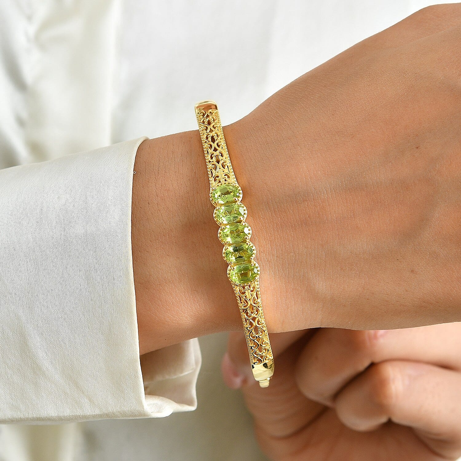 EverTrue Hebei Peridot 4.25 ctw Bangle Bracelet in 18K YG Plated (6.5 In)