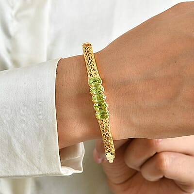 EverTrue Hebei Peridot 4.25 ctw Bangle Bracelet in 18K YG Plated (6.5 In)