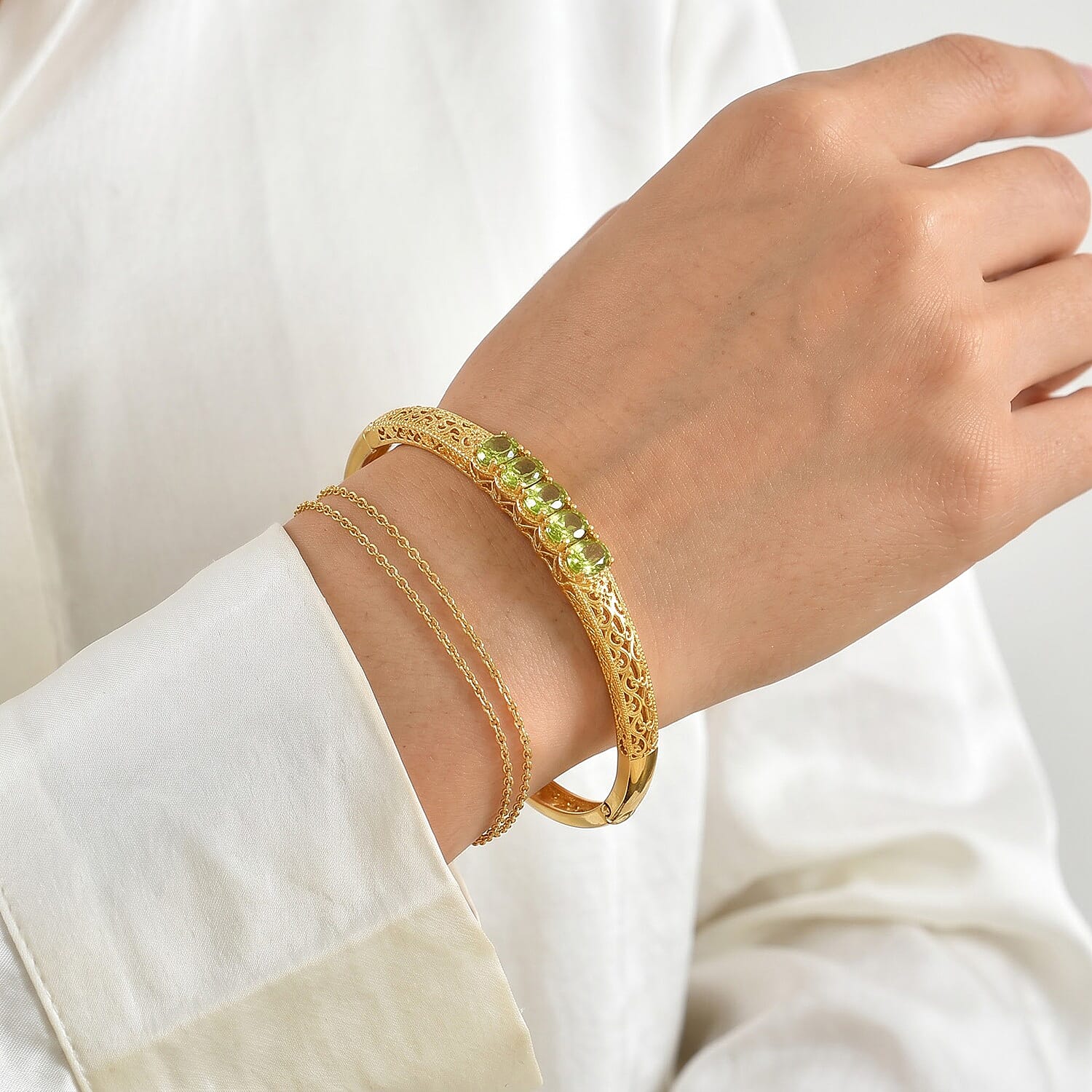 EverTrue Hebei Peridot 4.25 ctw Bangle Bracelet in 18K YG Plated (6.5 In)