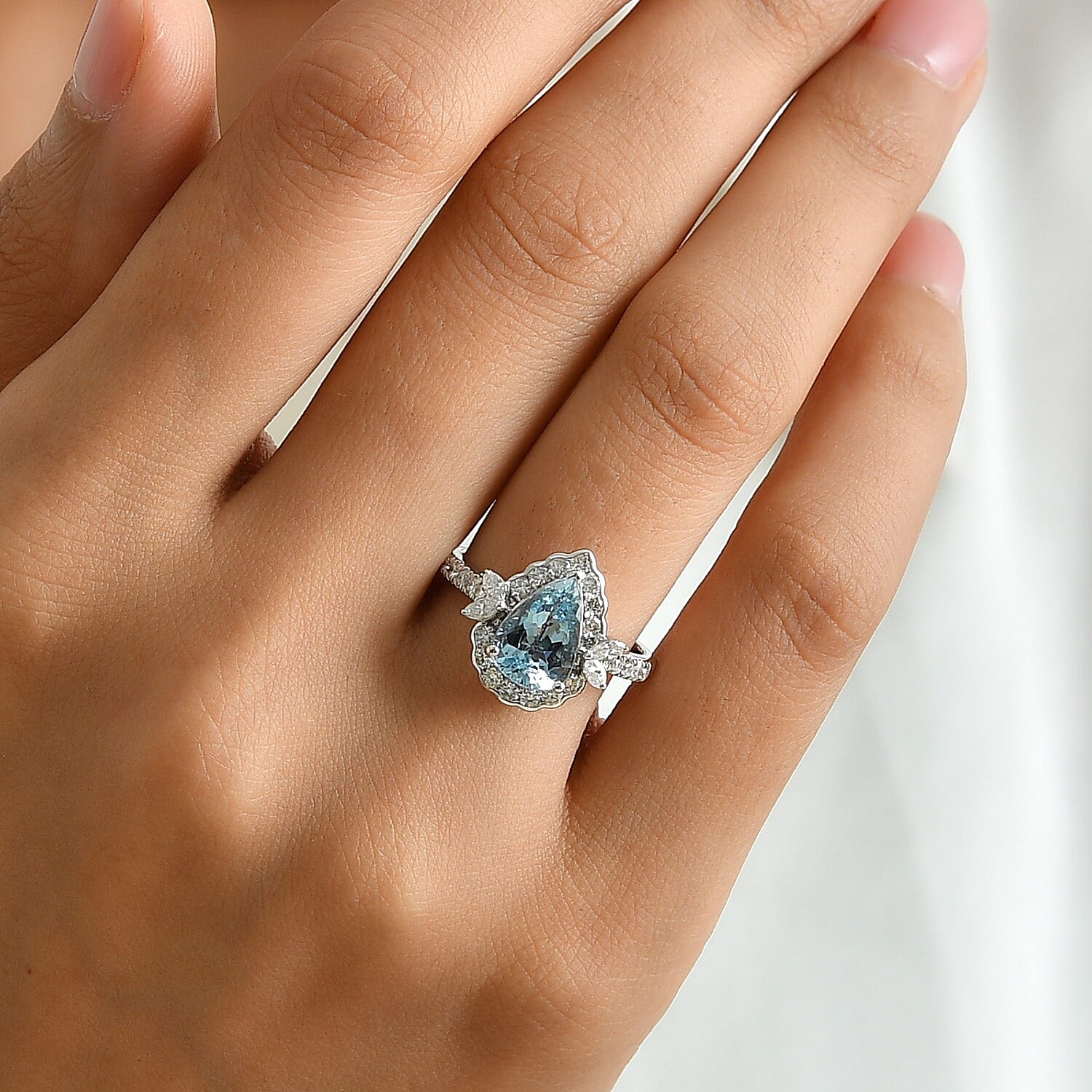 Certified & Appraised Luxoro AAA Santa Maria Aquamarine and Diamond I2 2.35 ctw Ring in 10K White Gold (Size 7.0)