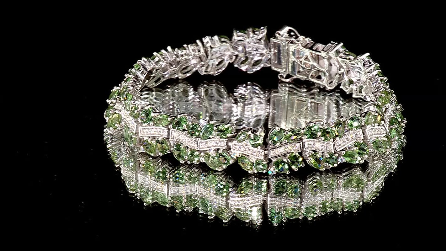 D''Joy Premium Tanzanian Natural Green Apatite, Moissanite Bracelet in Rhodium Over Sterling Silver (7.25 In) 17.00 ctw