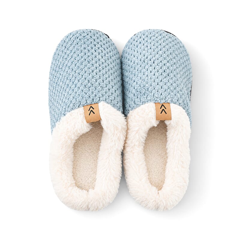 Mossimo Blue Memory Foam Slippers with Sherpa lining (Size 5-6)
