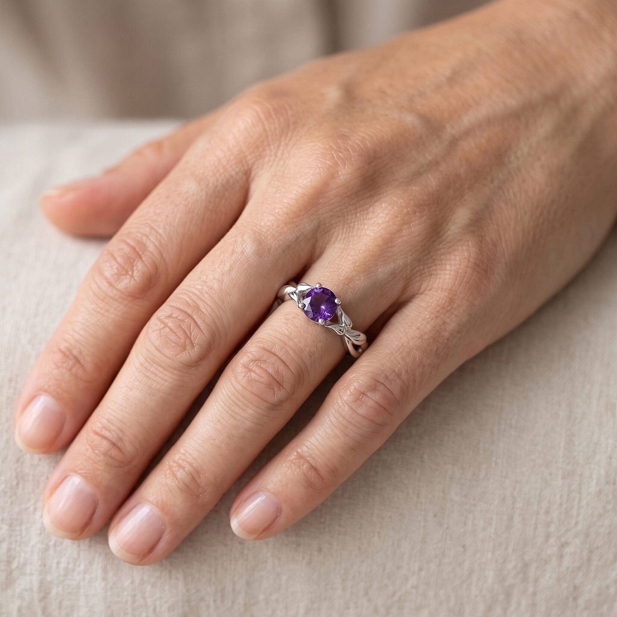 Amethyst 0.50 ctw Solitaire Leaf Ring in Sterling Silver (Size 7.0)
