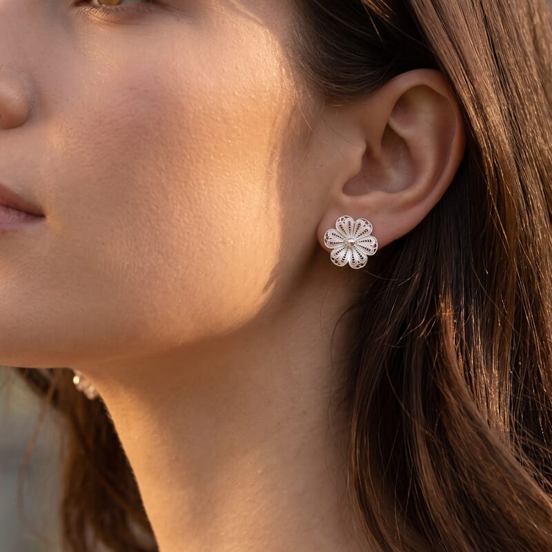 Filigree Flower Stud Earrings in Sterling Silver 2.60 Grams