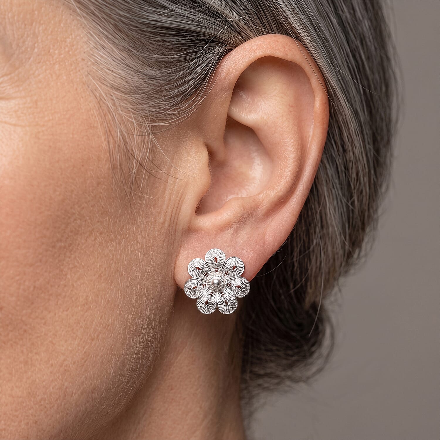 Filigree Flower Stud Earrings in Sterling Silver 2.70 Grams