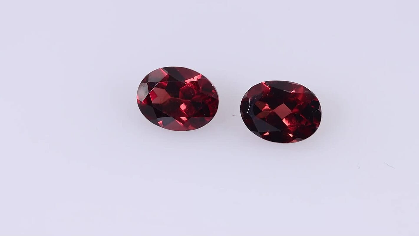 Red Garnet Set of 2 (Ovl 8x6 mm) 2.64 ctw