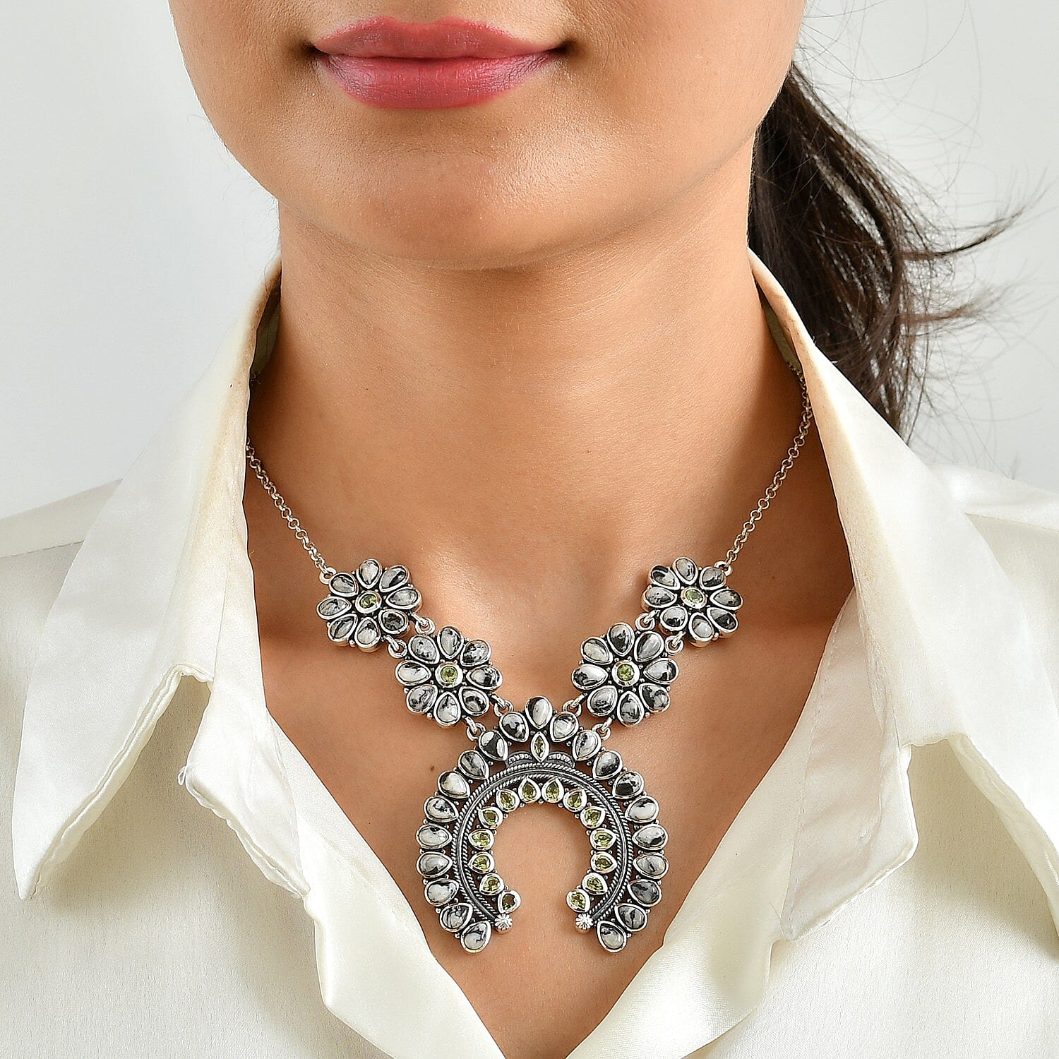 D'Joy Artisan Crafted Premium White Buffalo and Arizona Peridot 32.00 ctw Necklace (18 Inches) in Sterling Silver