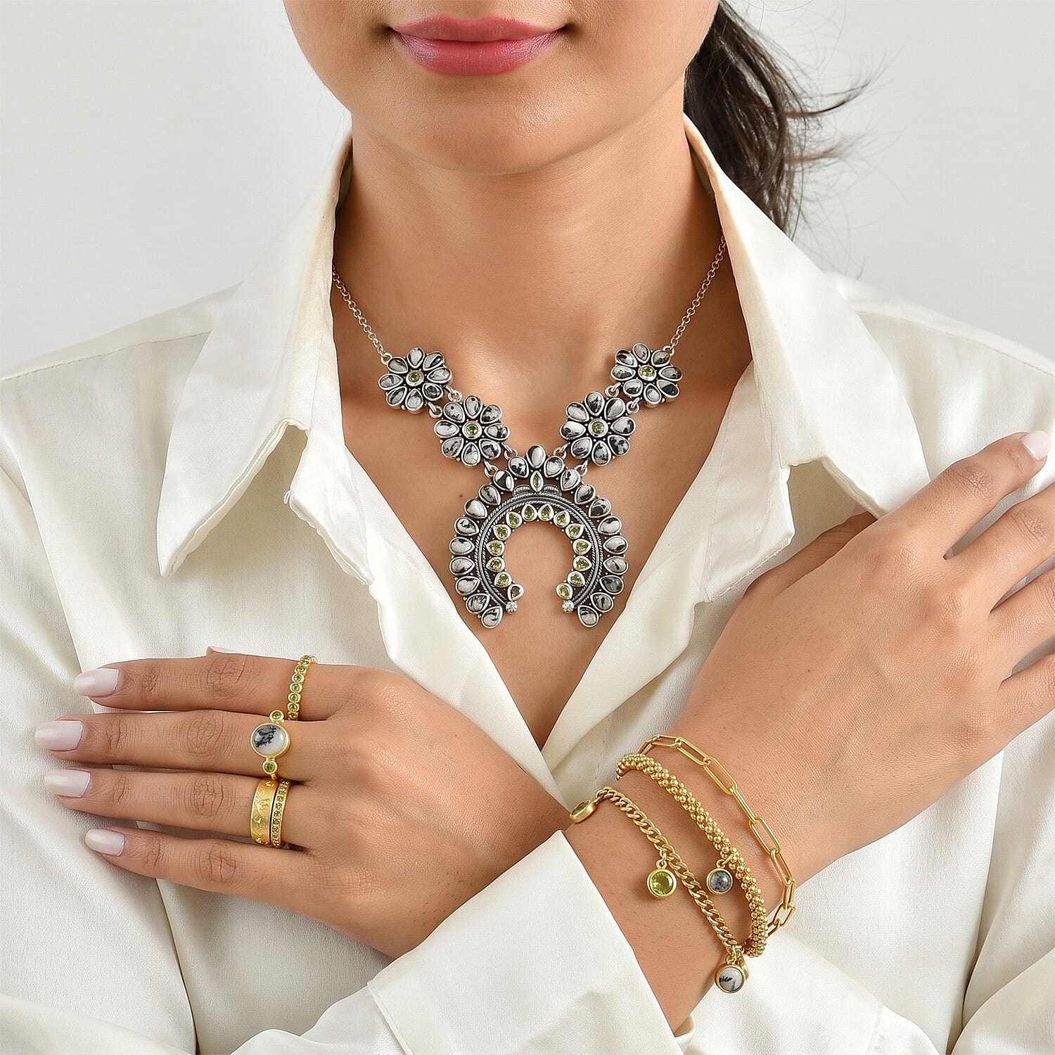 D'Joy Artisan Crafted Premium White Buffalo and Arizona Peridot 32.00 ctw Necklace (18 Inches) in Sterling Silver