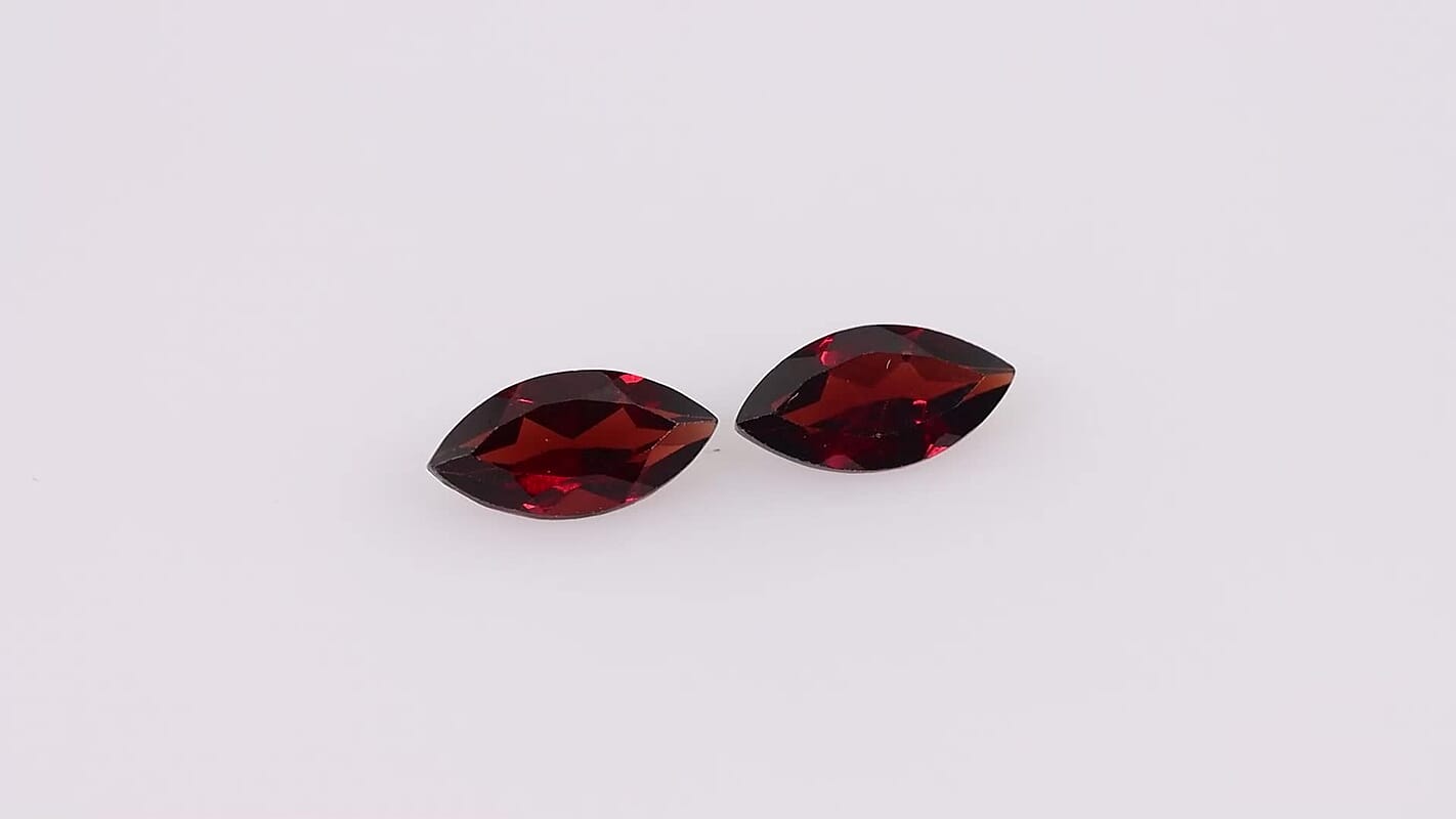 Red Garnet Set of 2 (Mrq 10x5 mm) 2.20 ctw