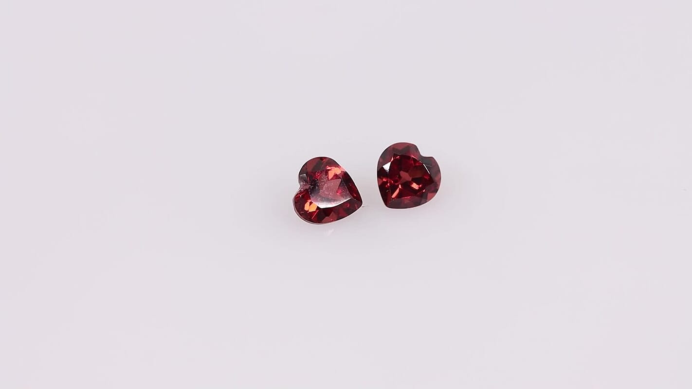 Red Garnet Set of 2 (Hrt 5 mm) 0.98 ctw