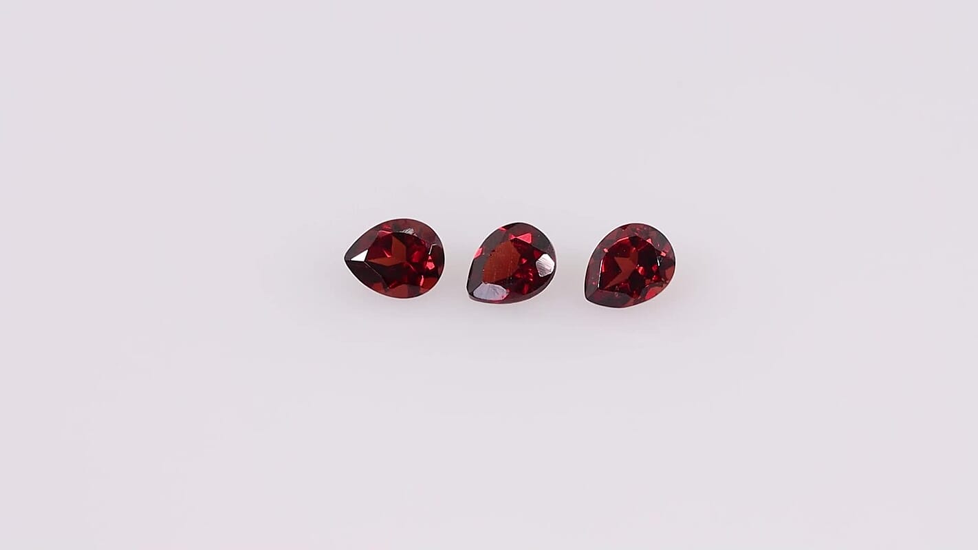 AA Red Garnet Set of 3 (Pear 5x4 mm) 1.04 ctw