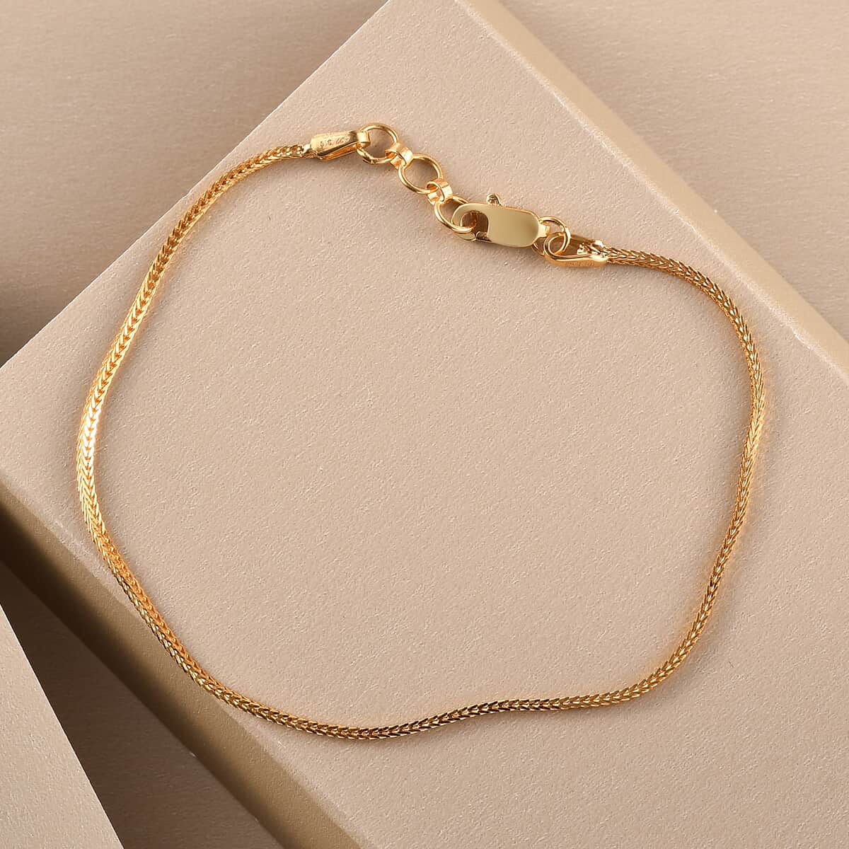 22K Yellow Gold 2.5mm Foxtail Chain Bracelet (6.50 In) 2.30 Grams image number 1